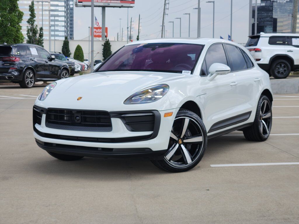 2024 PORSCHE Macan