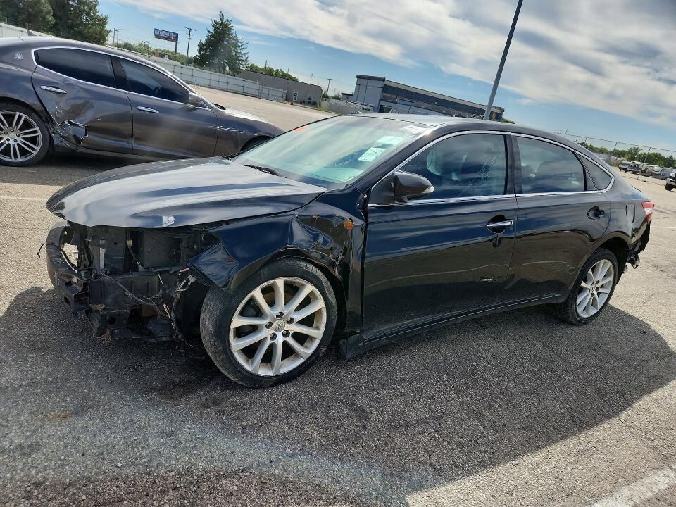 2013 TOYOTA Avalon