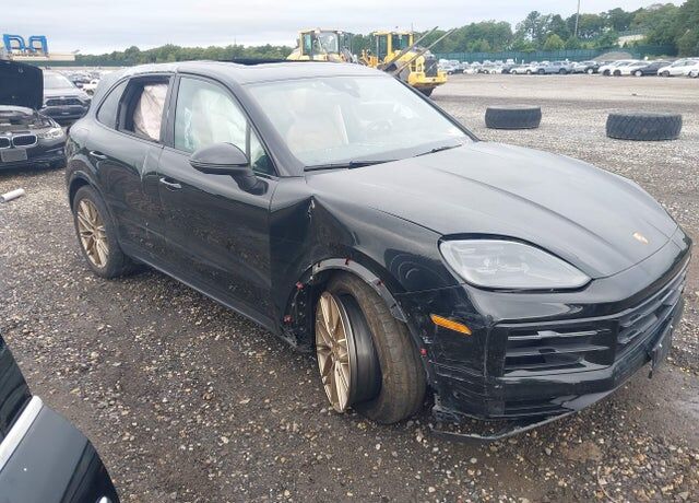 2025 PORSCHE Cayenne