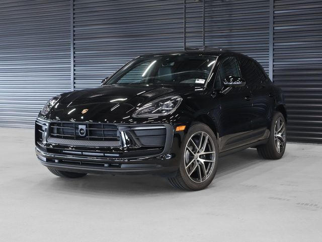 2026 PORSCHE Macan