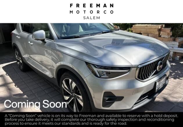 2023 VOLVO XC40