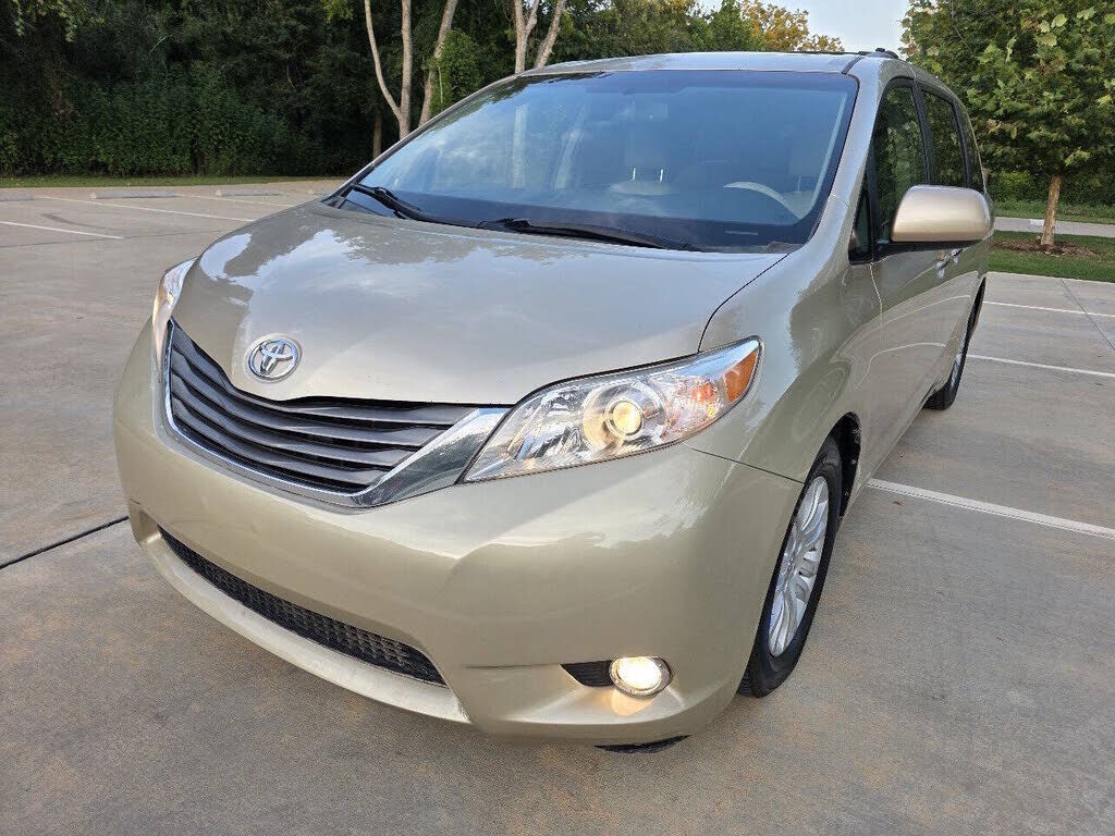 2014 TOYOTA Sienna
