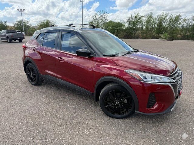 2022 NISSAN Kicks