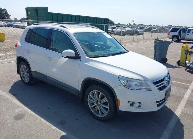 2011 VOLKSWAGEN Tiguan