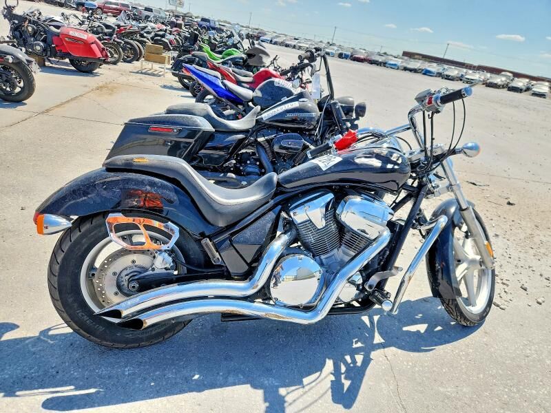 2010 HONDA VT1300