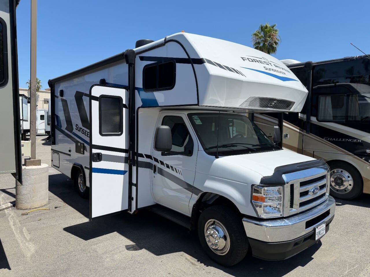 2025 FORD E-350
