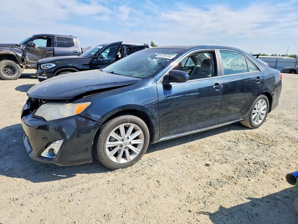 2013 TOYOTA Camry