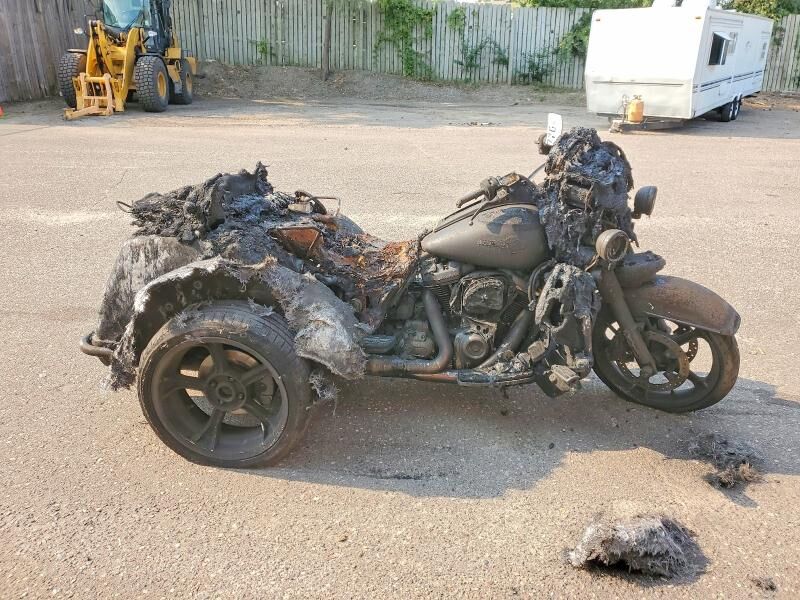 2022 HARLEY DAVIDSON FLHTCUTG / Tri Glide Ultra