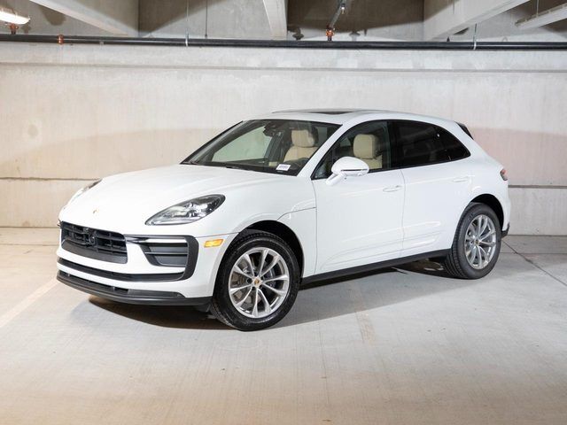 2026 PORSCHE Macan