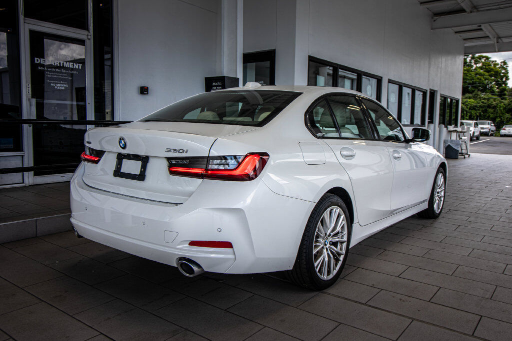2023 BMW 330i