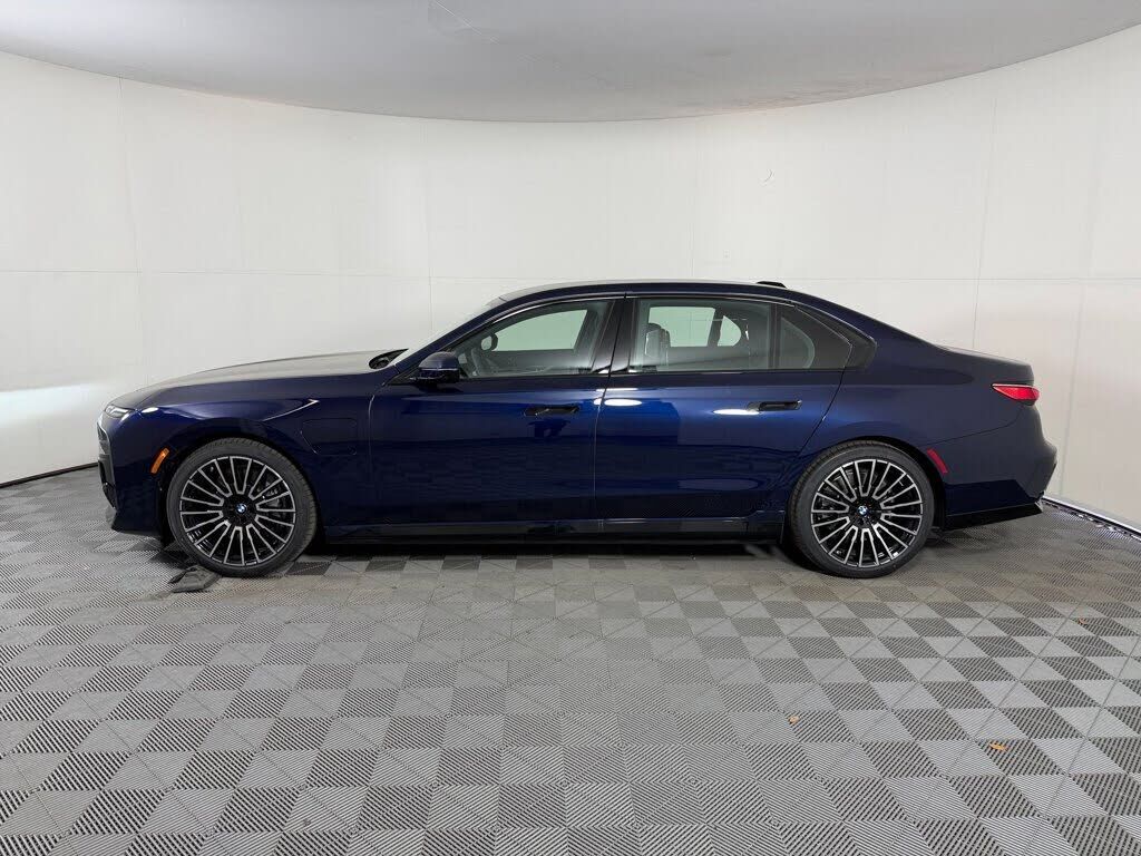 2026 BMW 750e