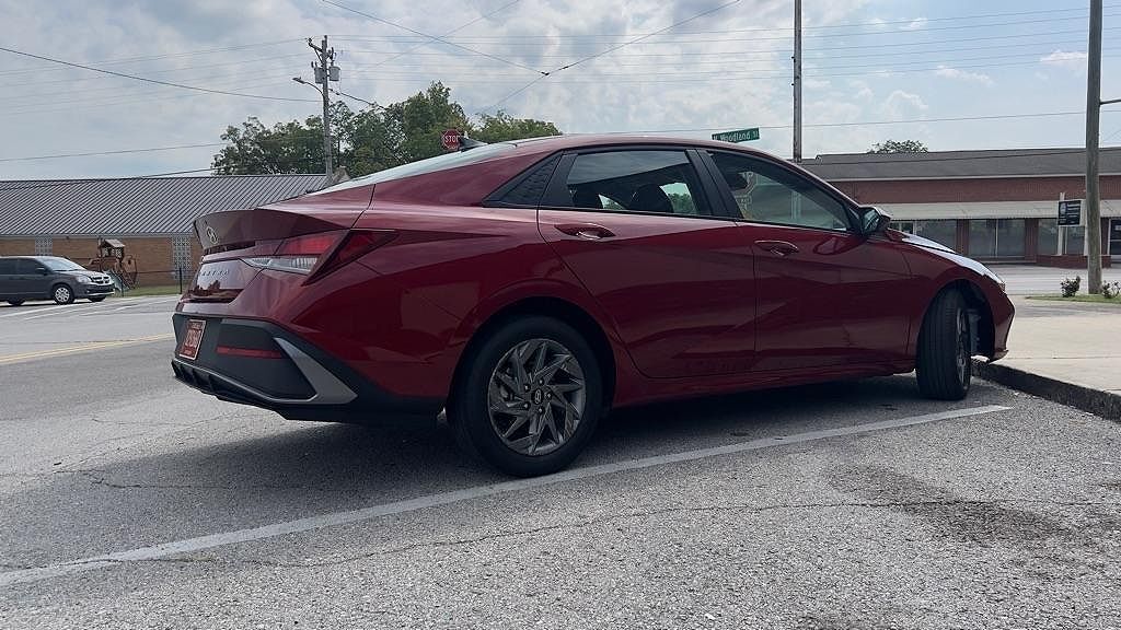 2024 HYUNDAI Elantra