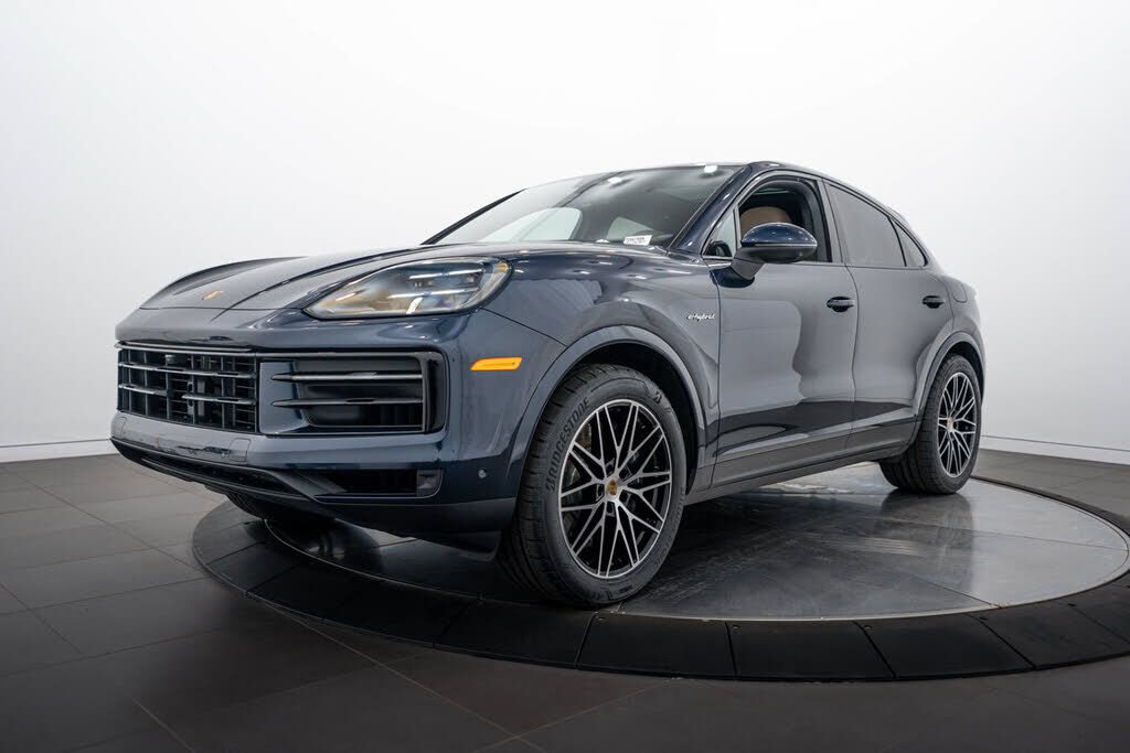 2024 PORSCHE Cayenne