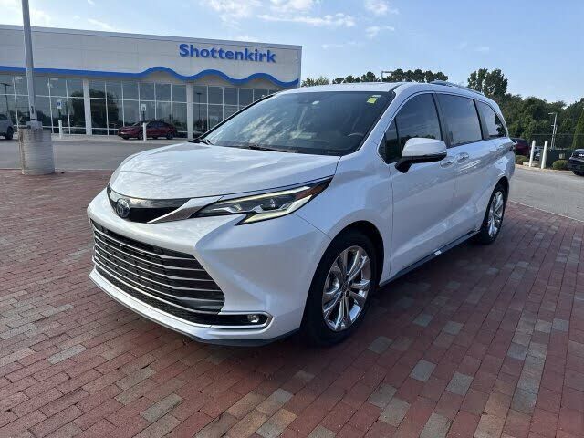 2023 TOYOTA Sienna