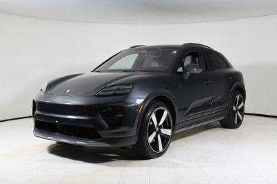 2025 PORSCHE Macan