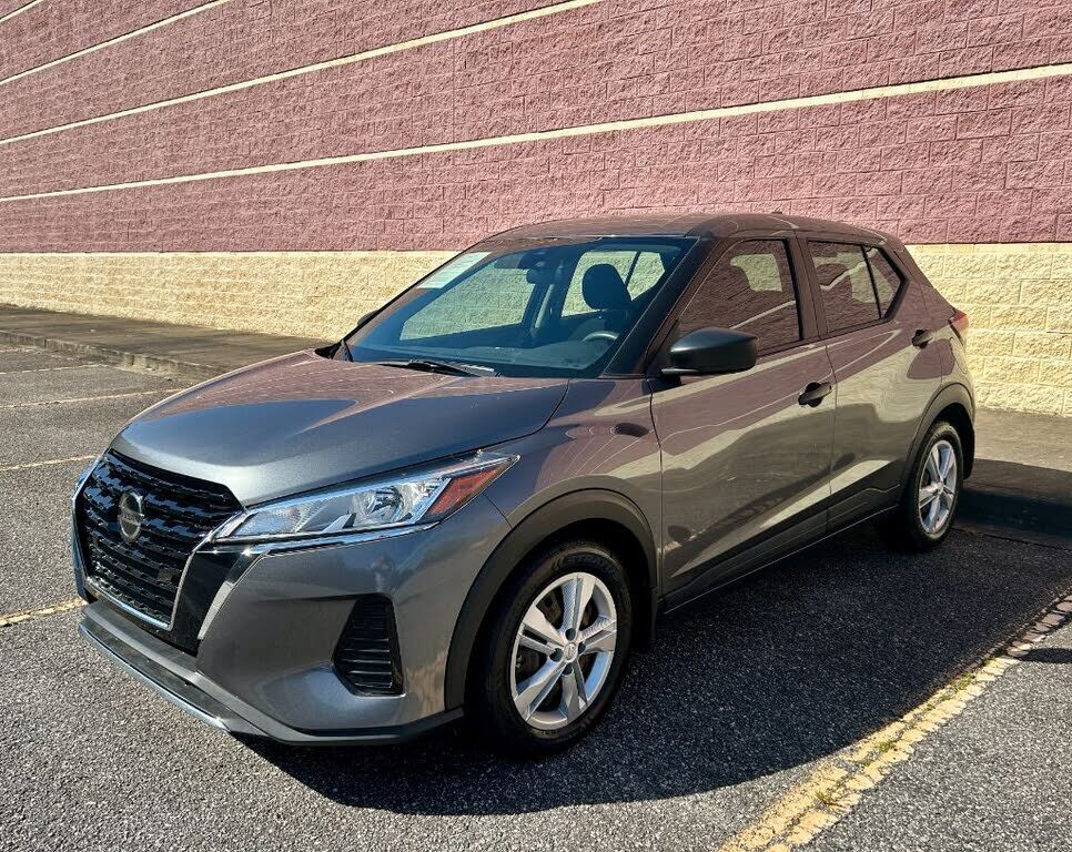 2021 NISSAN Kicks