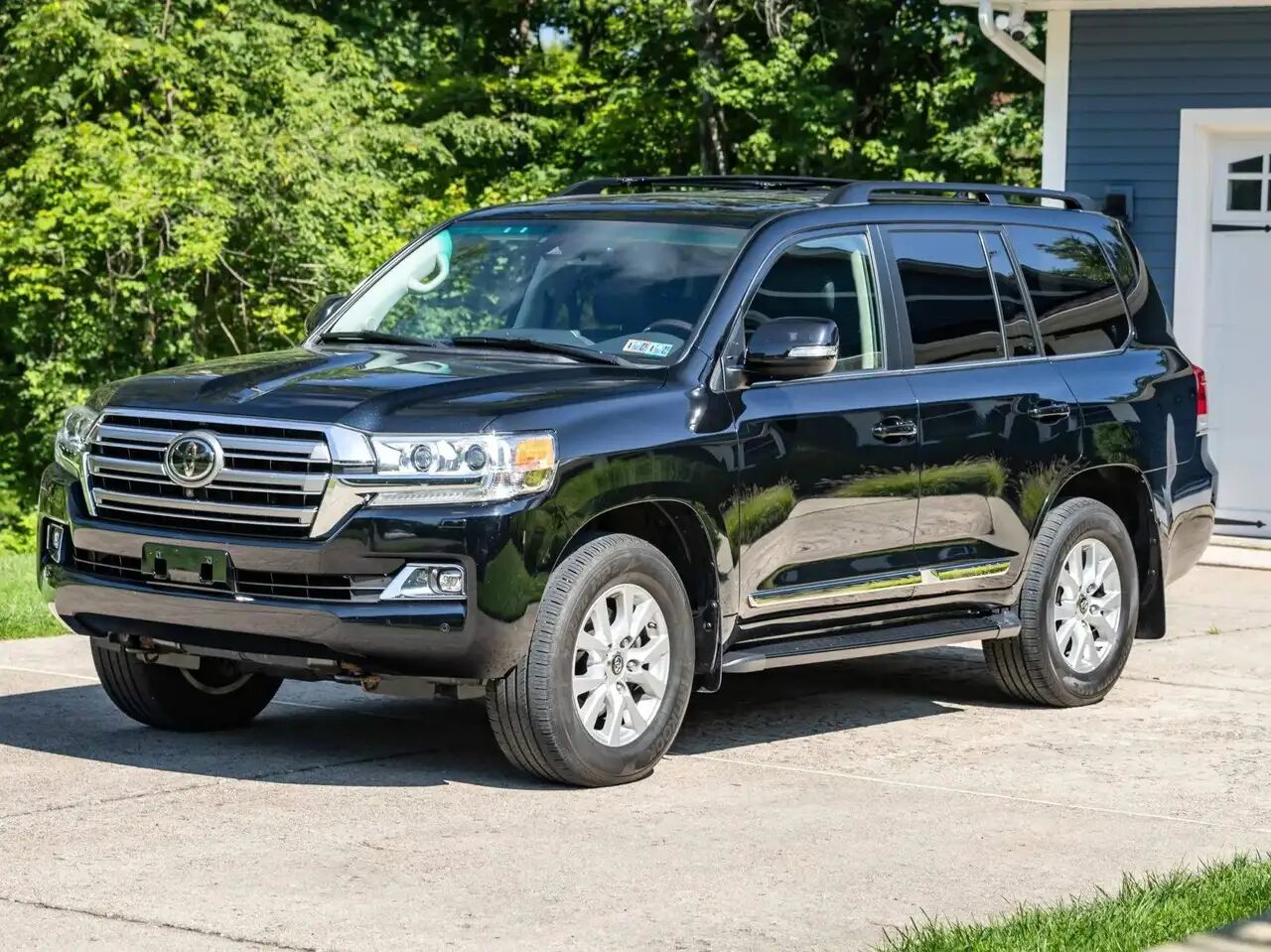 2016 TOYOTA Land Cruiser