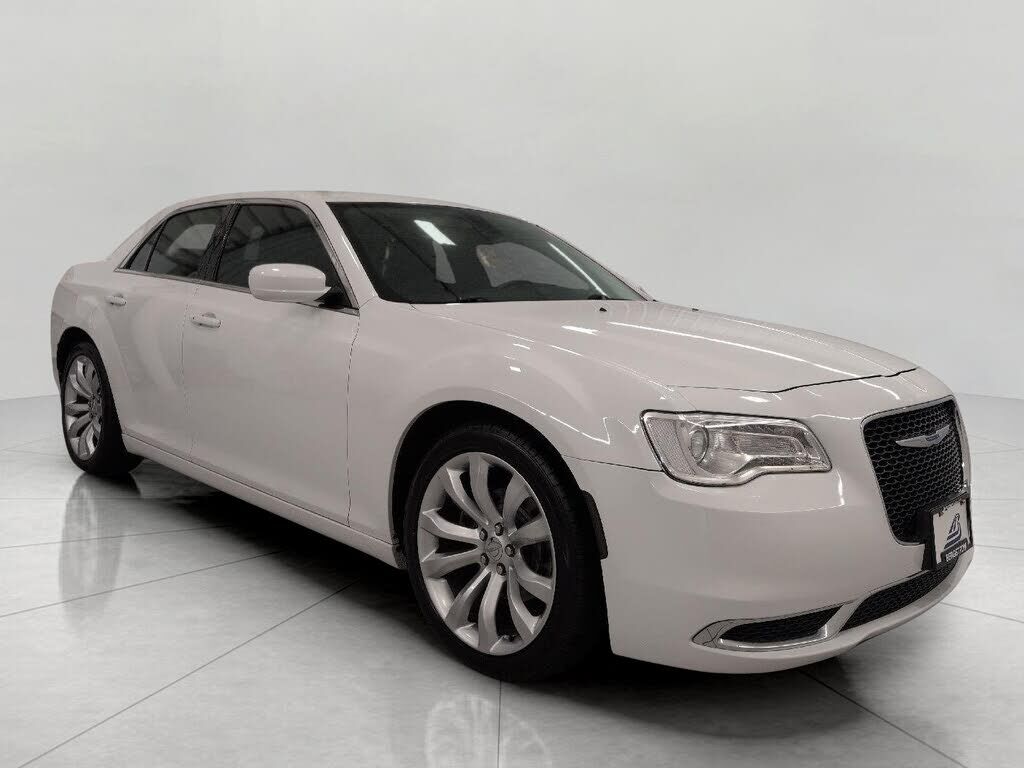 2019 CHRYSLER 300