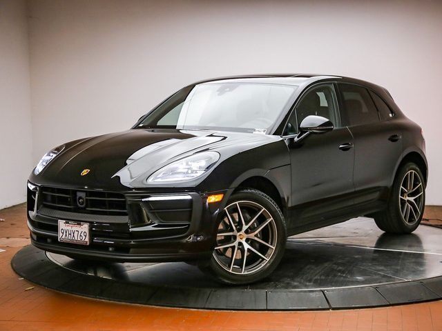 2026 PORSCHE Macan