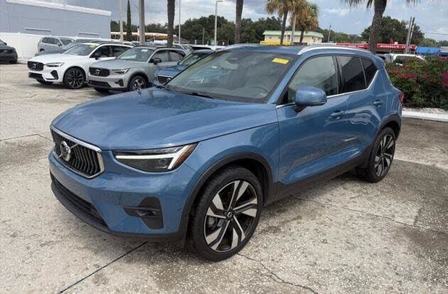 2024 VOLVO XC40