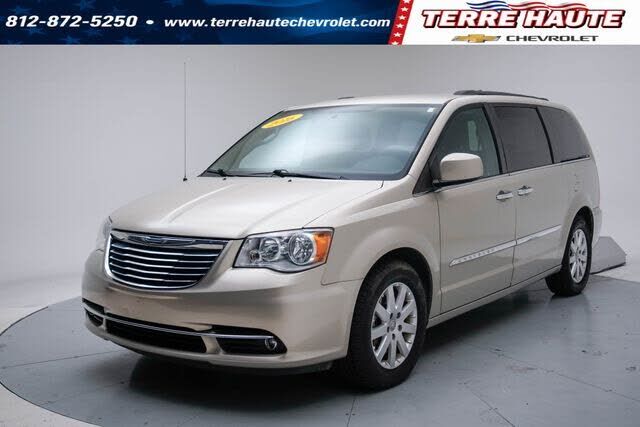 2016 CHRYSLER Town and Country