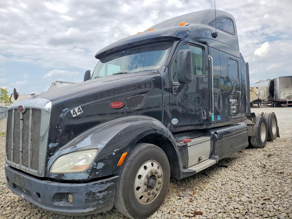 2013 PETERBILT 587
