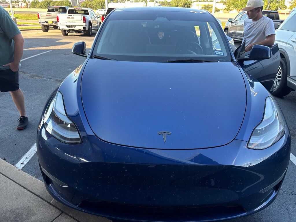 2025 TESLA Model Y