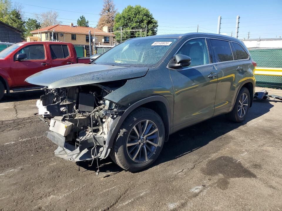 2017 TOYOTA Highlander