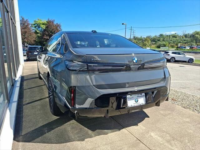 2027 BMW 740i