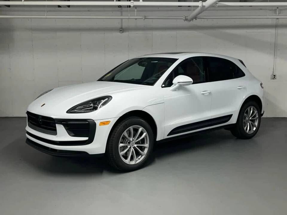 2026 PORSCHE Macan