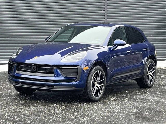 2026 PORSCHE Macan