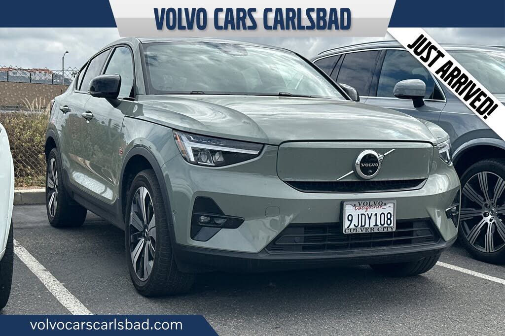 2023 VOLVO C40