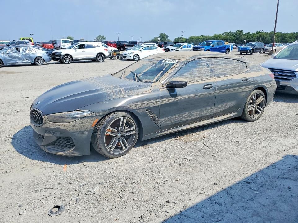 2022 BMW M8