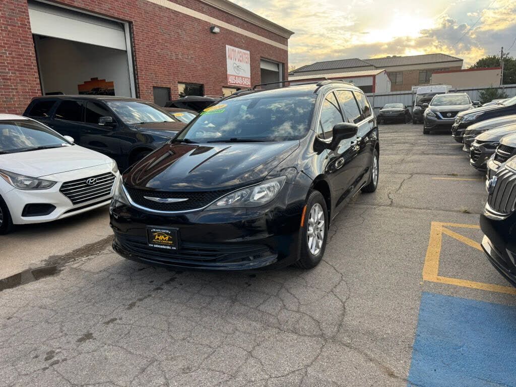 2020 CHRYSLER Voyager
