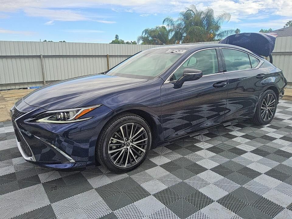 2024 LEXUS ES
