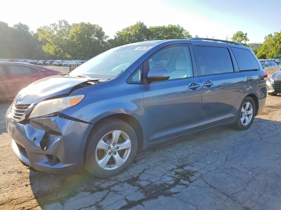 2014 TOYOTA Sienna