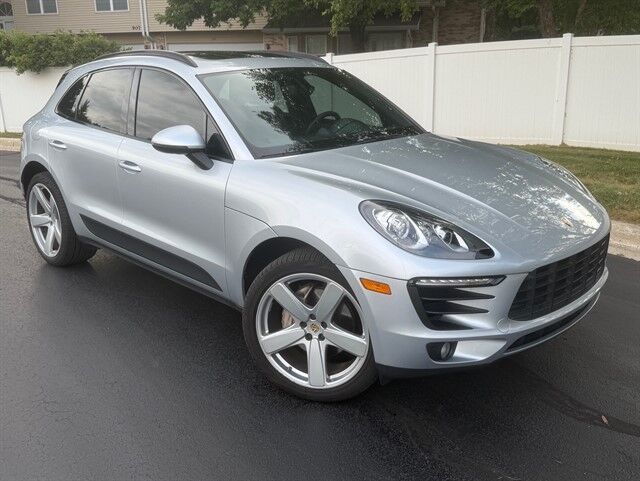 2016 PORSCHE Macan
