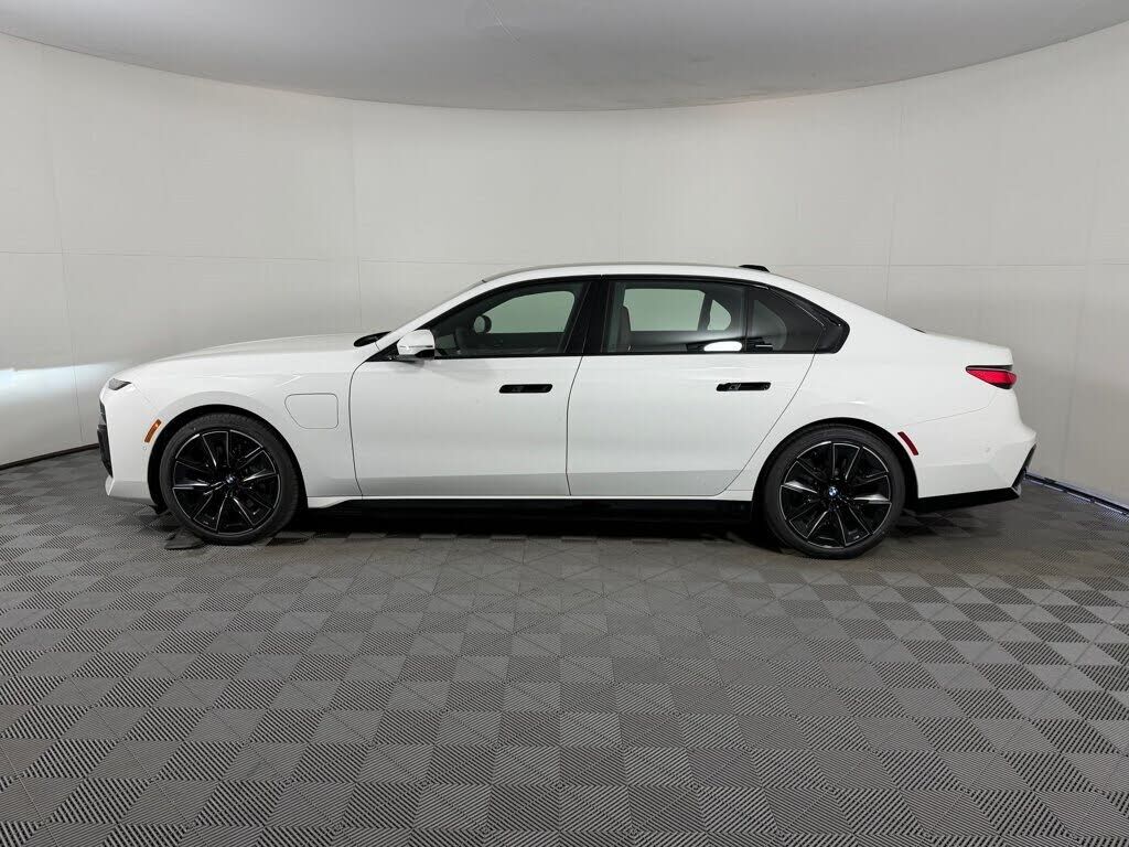 2026 BMW 750e