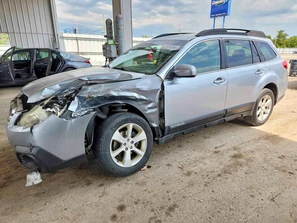 2014 SUBARU Outback