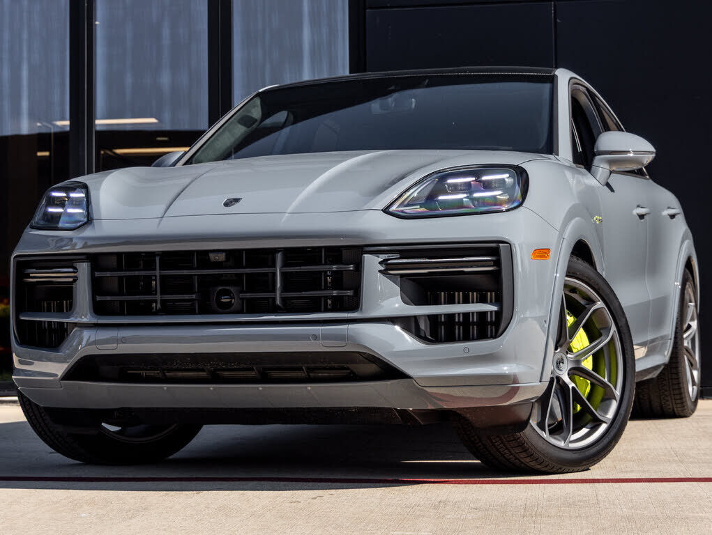 2025 PORSCHE Cayenne