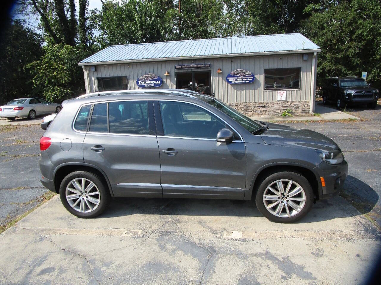 2012 VOLKSWAGEN Tiguan
