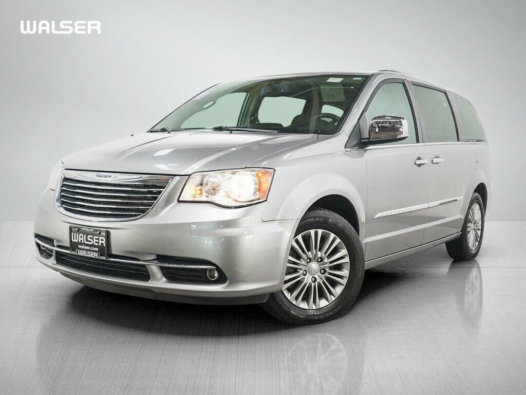 2016 CHRYSLER Town and Country