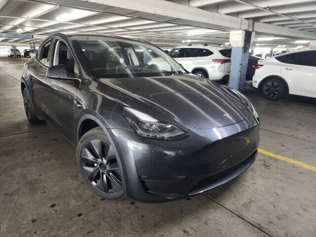 2024 TESLA Model Y