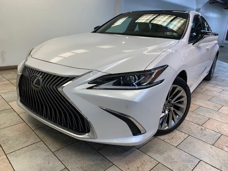 2019 LEXUS ES
