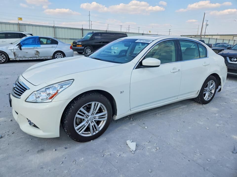2015 INFINITI Q40