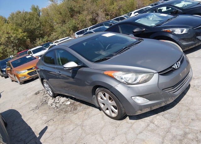 2013 HYUNDAI Elantra