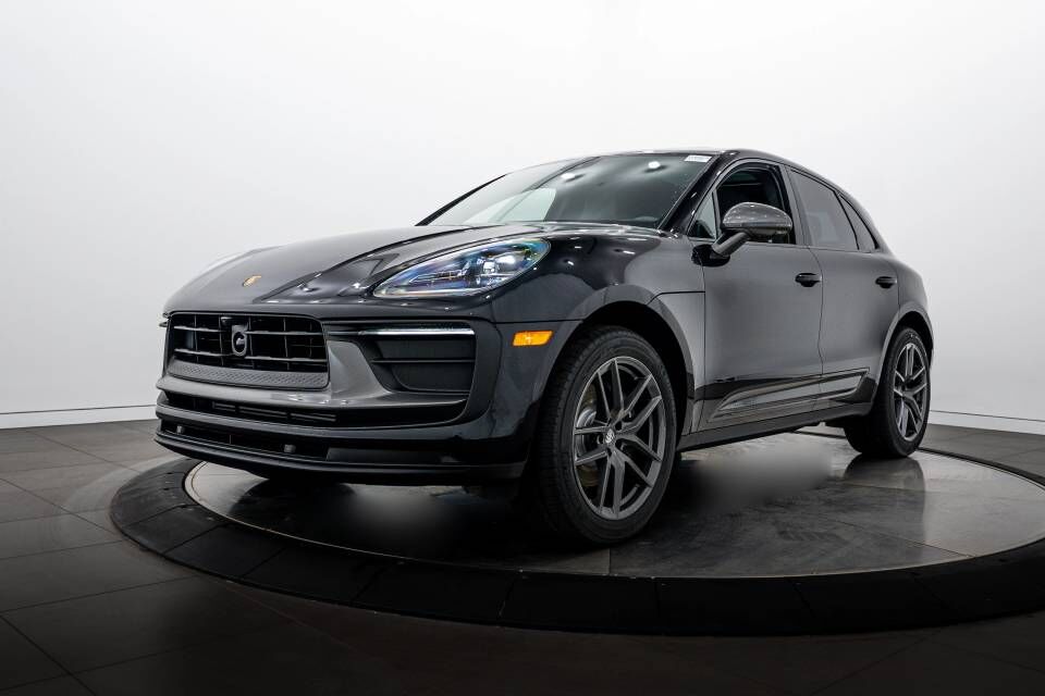 2026 PORSCHE Macan