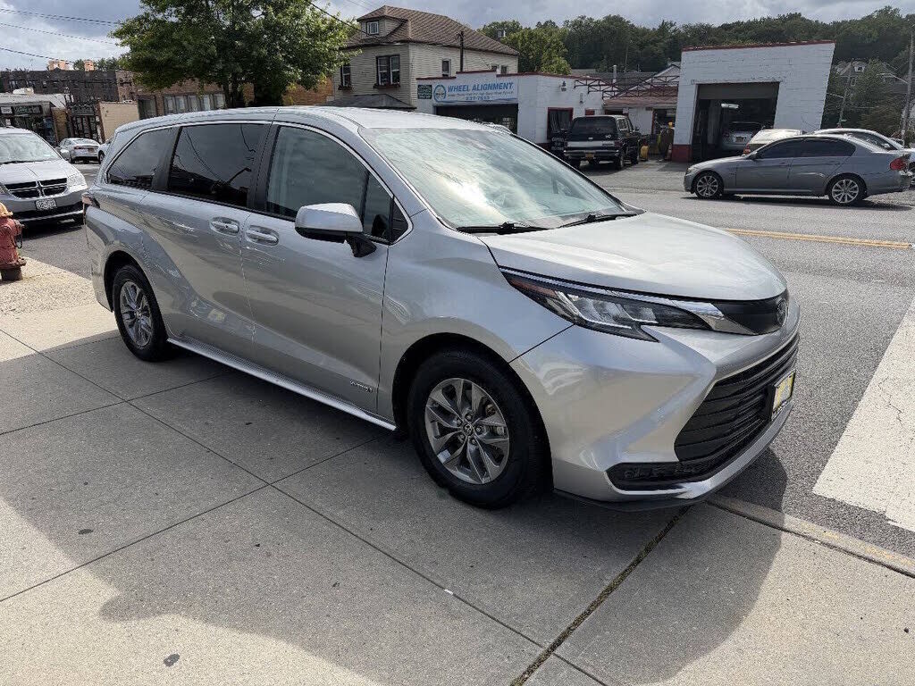 2021 TOYOTA Sienna