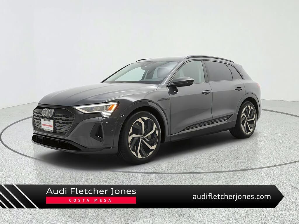 2024 AUDI Q8