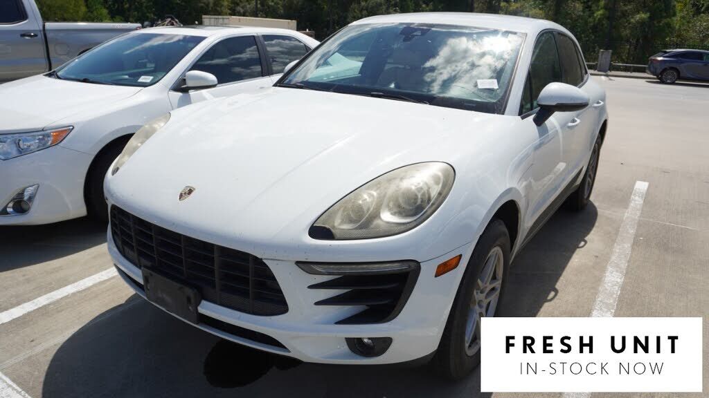 2017 PORSCHE Macan